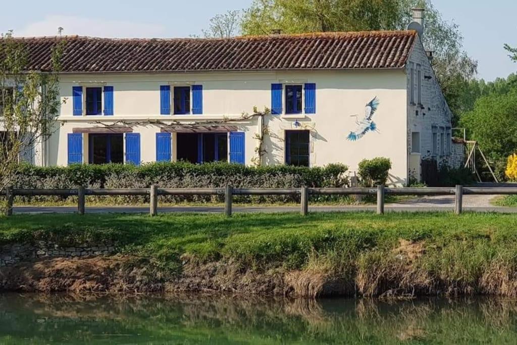 Le Logis Du Heron Coulon Exterior photo